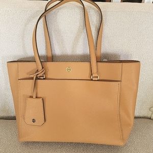Tory Burch Purse in almost new condition